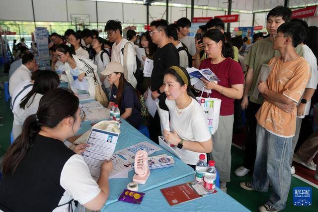 浙江杭州:校园招聘助就业