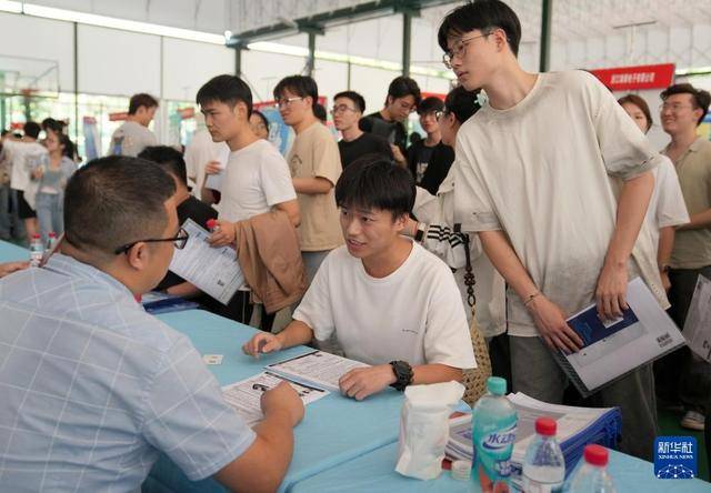 浙江杭州:校园招聘助就业