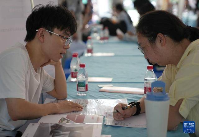 浙江杭州:校园招聘助就业