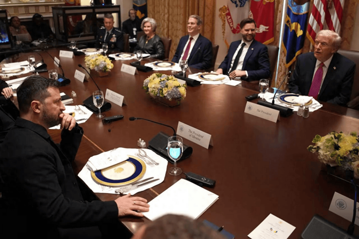 泽连斯基三访白宫，特朗普：不给战斧！俄军抓住机会，猛攻乌军工