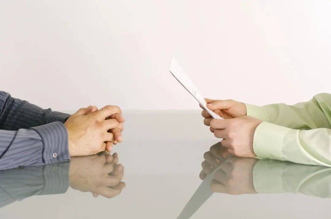 国防军工单位临聘人员为“有面子”泄密，偷拍军事装备发到家庭群