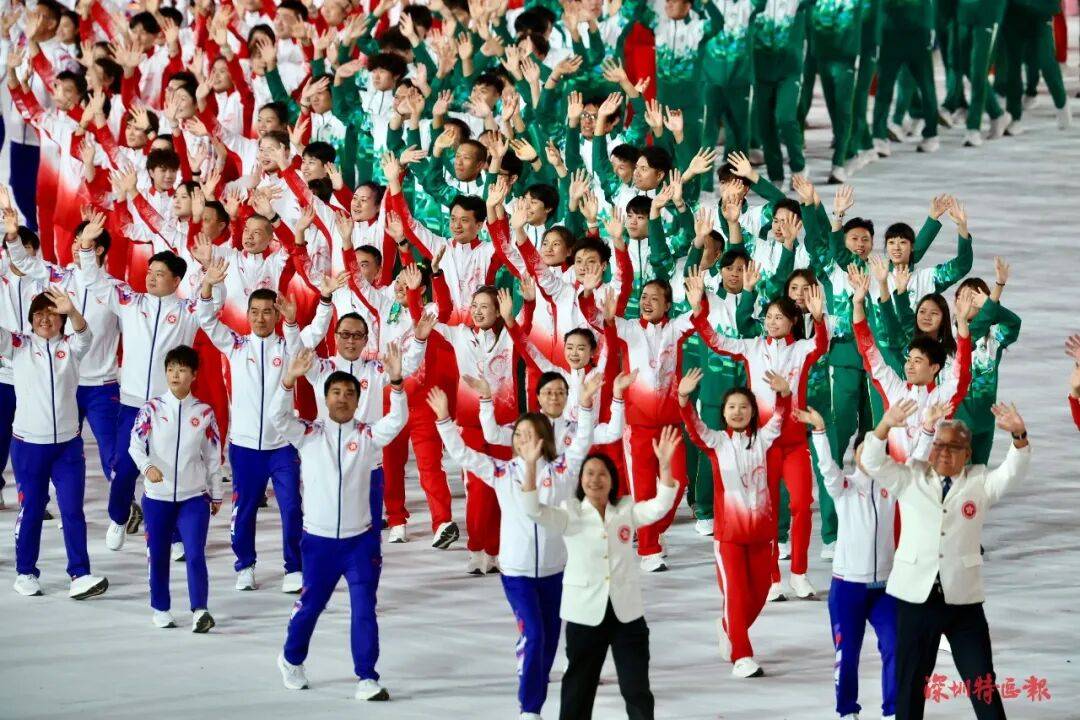 首次！广东香港澳门代表团一起入场