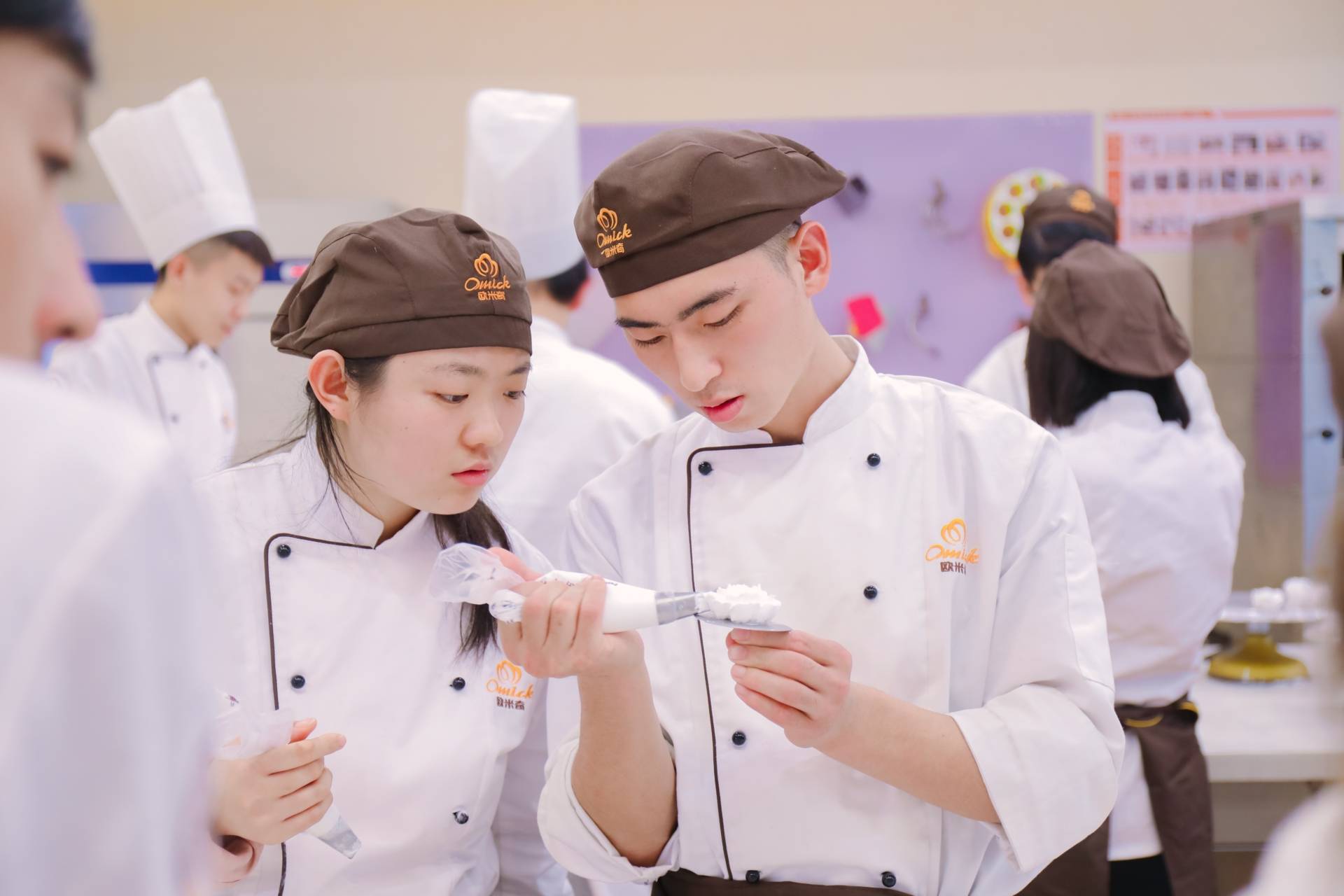 青岛欧米奇西点烘焙学校：解锁糕点西点培训新高度