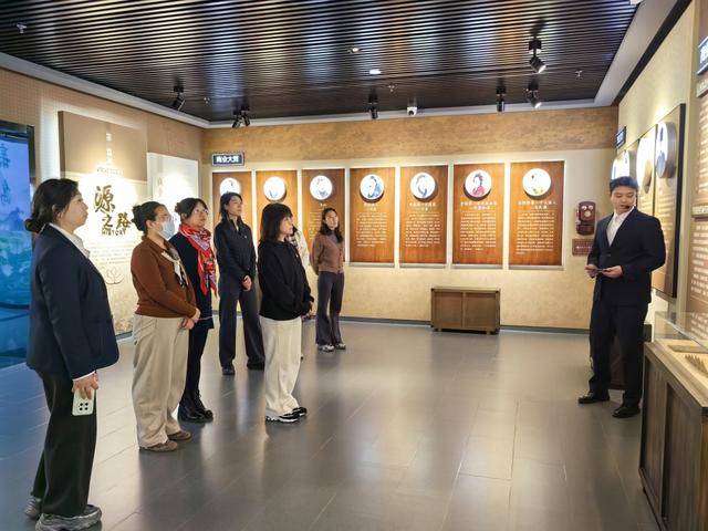 清风相伴，廉润初心——青岛嘉峪关学校、青岛宁夏路小学、青岛澳门路小学教育集团开展主题党日活动