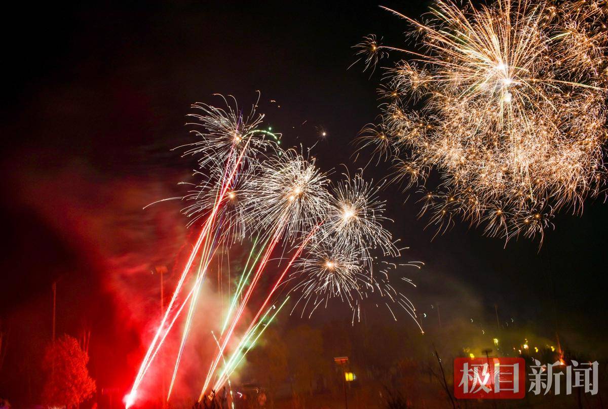 全国最大精准扶贫易地安置点火树银花庆大年