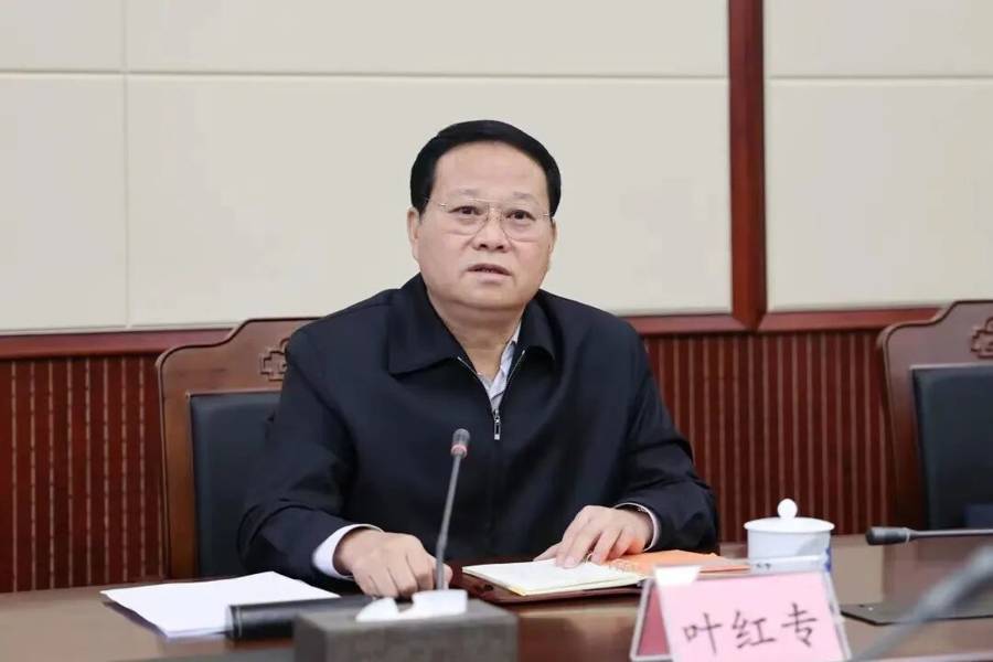 73岁黎晓宏落马，中共中央批准：开除三虎党籍！齐扎拉贪腐1.58亿判无期
