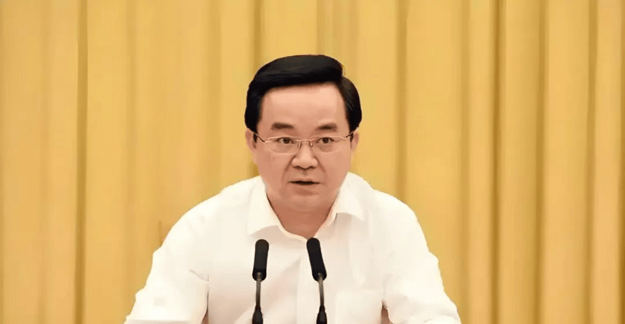 73岁黎晓宏落马，中共中央批准：开除三虎党籍！齐扎拉贪腐1.58亿判无期