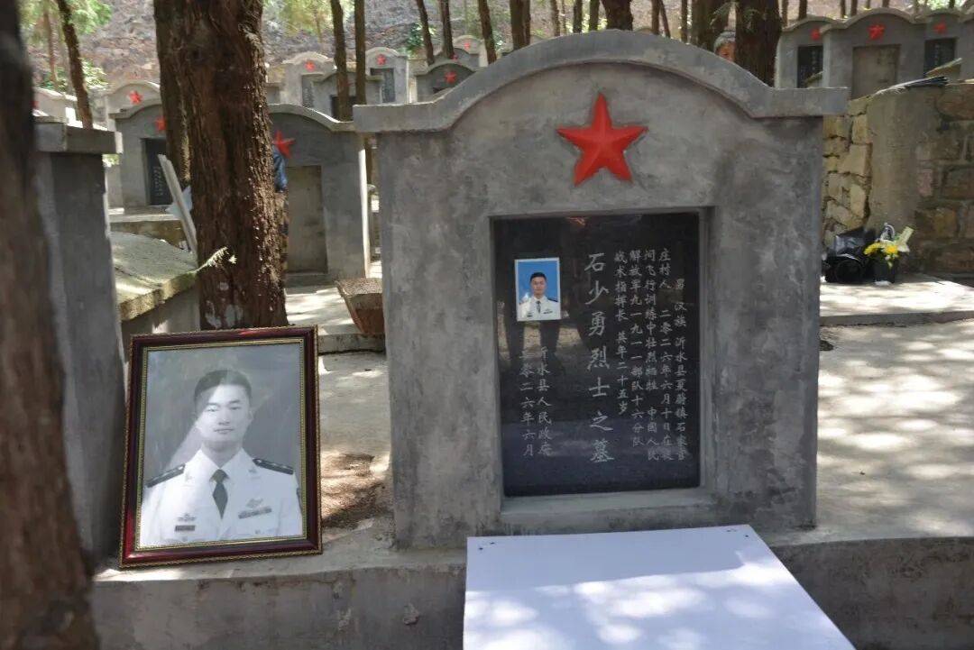 山东籍海军飞行员石少勇壮烈牺牲，年仅25岁，被评定为烈士