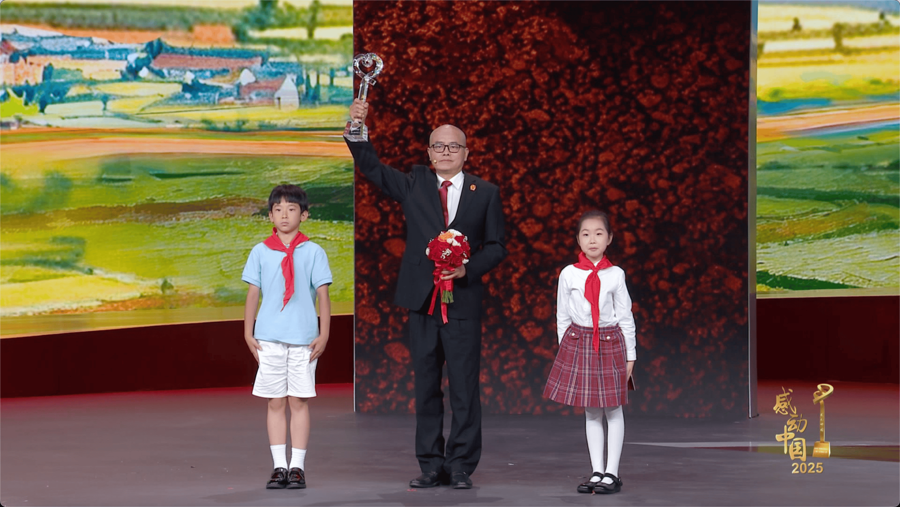 感动中国2025年度人物揭晓,颁奖辞来了!